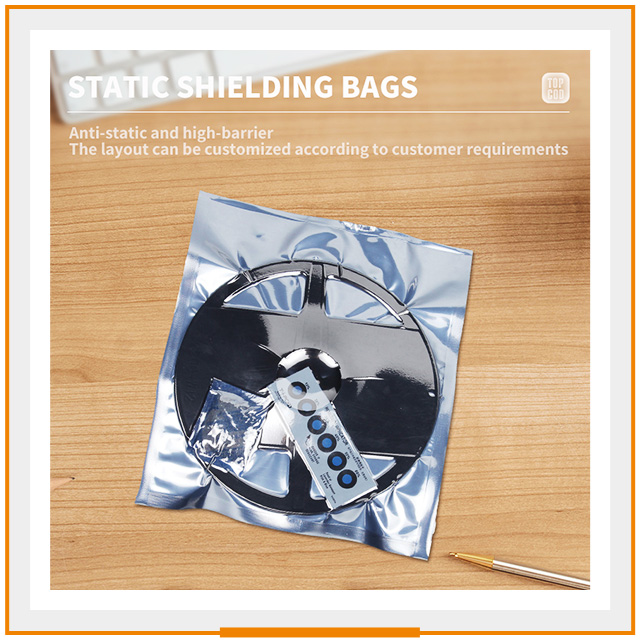 Juego de tres piezas de componentes electrónicos